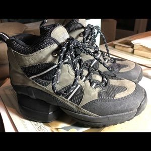 Z-Coil Women’s Hiking Boots size 8 Pain Relief Footwear with covered coil heel